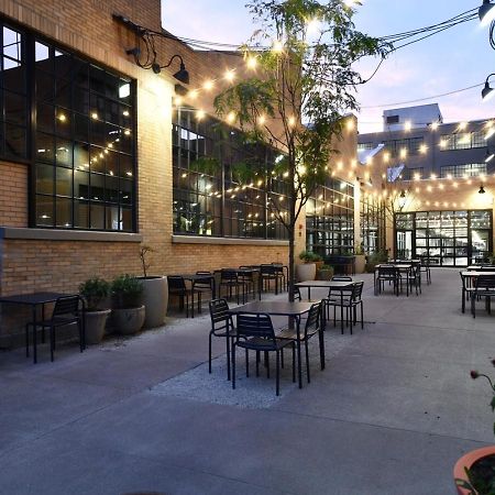 Free Parking! Downtown King Suite Lucas Oil- Conv Center Skywalk#1 Indianapolis Bagian luar foto
