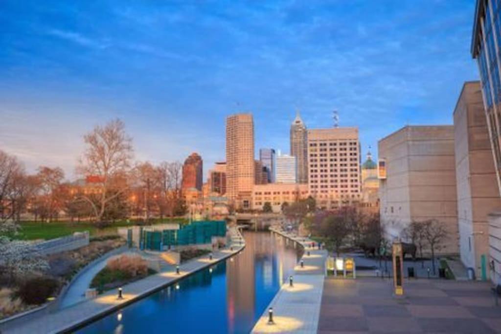 Free Parking! Downtown King Suite Lucas Oil- Conv Center Skywalk#1 Indianapolis Bagian luar foto