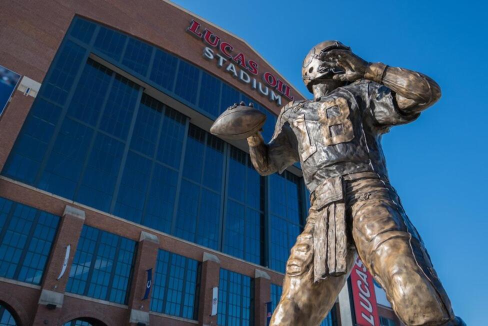 Free Parking! Downtown King Suite Lucas Oil- Conv Center Skywalk#1 Indianapolis Bagian luar foto