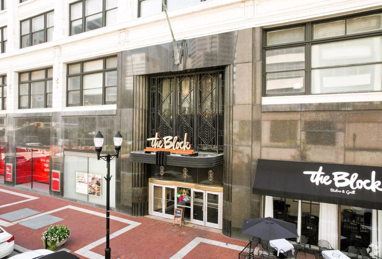Free Parking! Downtown King Suite Lucas Oil- Conv Center Skywalk#1 Indianapolis Bagian luar foto