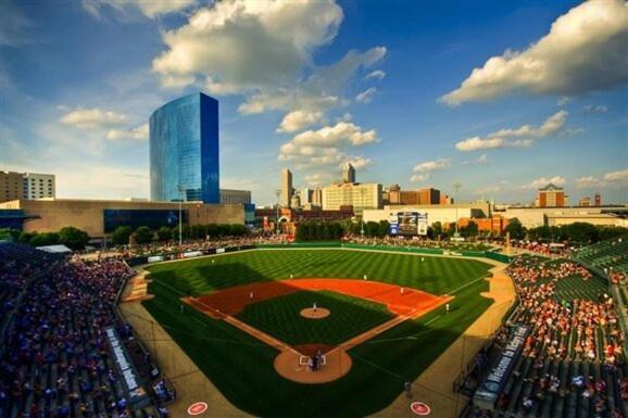 Free Parking! Downtown King Suite Lucas Oil- Conv Center Skywalk#1 Indianapolis Bagian luar foto