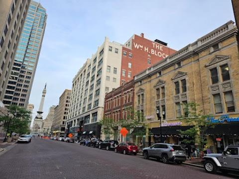 Free Parking! Downtown King Suite Lucas Oil- Conv Center Skywalk#1 Indianapolis Bagian luar foto
